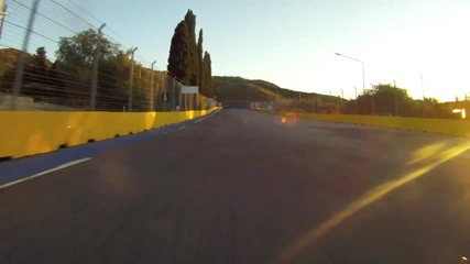 Писта в кратера на вулкана - Nissan G T - R