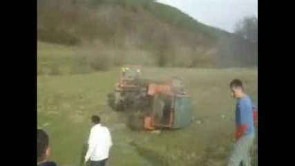 Ето как се обръща трактор 