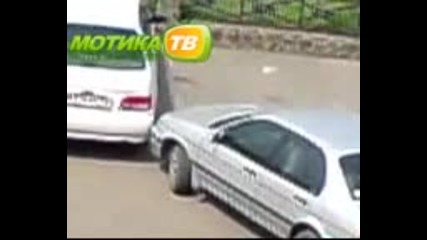 Ето затова не трябва жените да карат!
