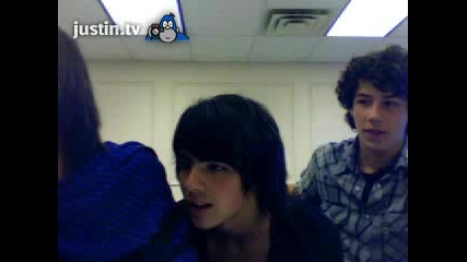 Jonas Brothers Live Chat - Nicks Dogtagjoes Crush