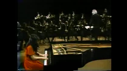 Argerich - Schumanns Piano Concerto in A minor Op. 54 Pt 1 - 4 