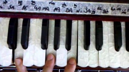 Learn how to play harmonium 06 Govinda jaya jaya