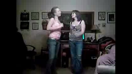 Момичета Танцуват