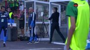 Нервите на Хулио Веласкес не издъжаха - счупи стъко на скамейката