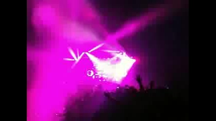 Dj Tiesto - Silence (mix) 5 март 2010г. Шефилд арена и Tiesto живеят в концерта 