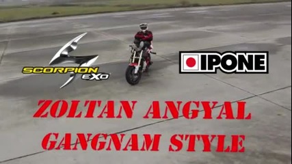 Луд танцува Gangnam style на мотор
