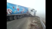 Пътна помощ Автокомплекс Димитров за завъртял се хладилен камион Panda гр. Гълъбово 24.12.2013