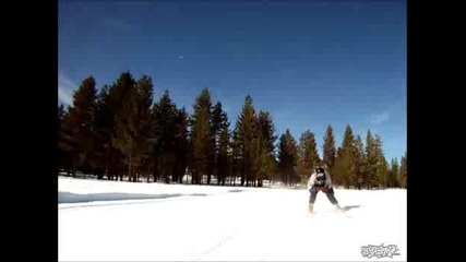 Ето така се карат ски - с джетпак - супер лудница :d:d 