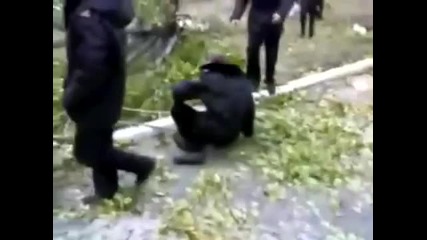 Руски полицаи изтрелват колегата си с дърво 