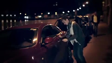 Ето как се помага , на пиян шофьор да отключи колата си!