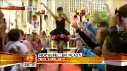 Rihanna - dont stop the music live