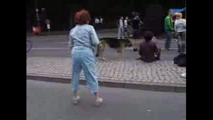 Бабикча без работа копонясва на улицата 