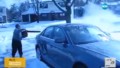 Забавни начини да почистим колата си от снега