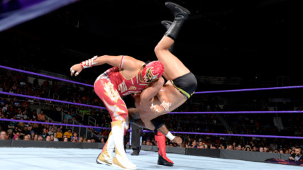 Седрик Алекзандър & Гран Металик vs. Тони Нийз & Дрю Гулак: WWE 205 Live, 15 Август, 2017