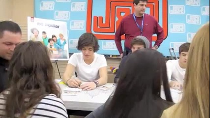 One Direction - Разписват албума си в J&r - New York City