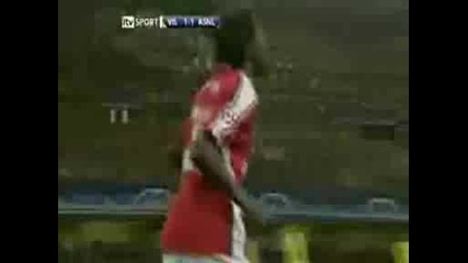Страхотен гол на Emmanuel Adebayor срещу Villareal