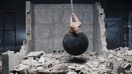 Miley Cyrus - Wrecking Ball