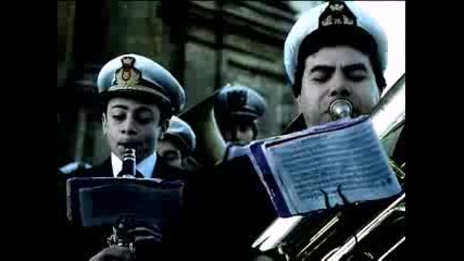 Скъпа, искаш ли кърпичка ? 