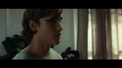 Огледалото [целия филм] (2013) хорър