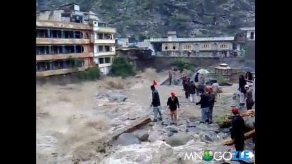 истинско природно бедствие Потопа в Пакистан