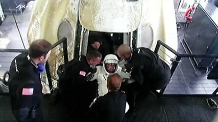 Астронавтите от третата частна космическа мисия се завърнаха на Земята (ВИДЕО)