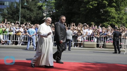 Pope Urges Bosnians to Work for Peace, Reconciliation