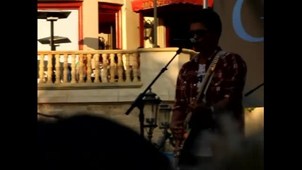 Live!! Bruno Mars - Grenade 