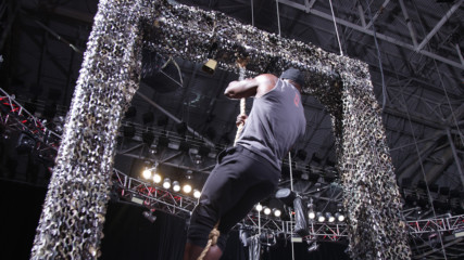 Sami Zayn challenges Bobby Lashley to a military-styled obstacle course: Raw, June 11, 2018