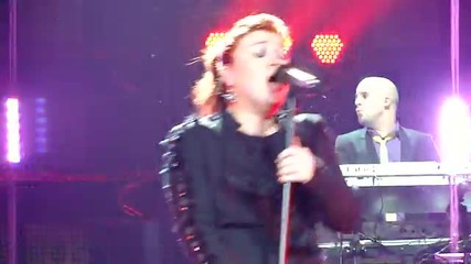 Kelly Clarkson Seven Nation Army Live New Orleans December 2009 
