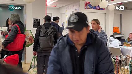 Магазинче за добрина: Доброволци помагат на мигрантите в САЩ
