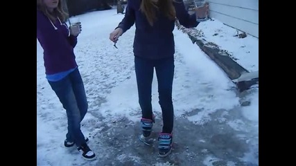 2 girls do the cinnamon challenge win!