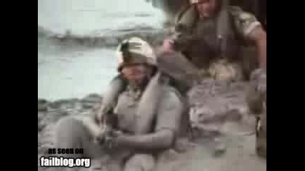 Пияни Войници Падат От Лодка