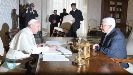 Pope Welcomes Mahmoud Abbas Ahead of Treaty With Palestine