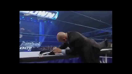 Smackdown [07.05.10] - Big Show прави Задушавашто на Jack Swagger върху кометаторска маса