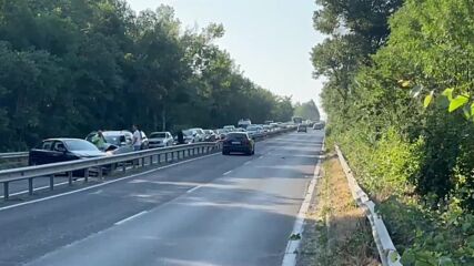 Две катастрофи блокираха пътя Созопол – Бургас, образува се километрично задръстване