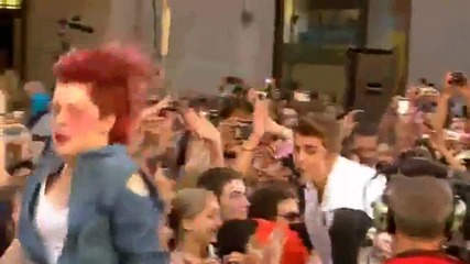 Justin Bieber - All Around The World (live @ Today Show 2012)