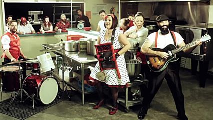 Pot Roast and Kisses - The Reverend Peytons Big Damn Band