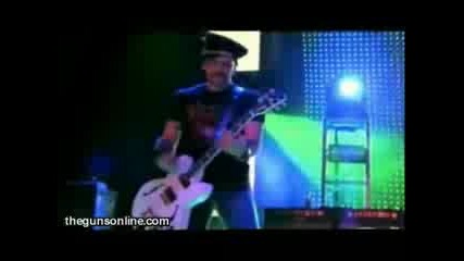 Velvet Revolver - Get Out The Door