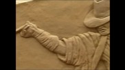 Пясъчна скулптура за краля на попа