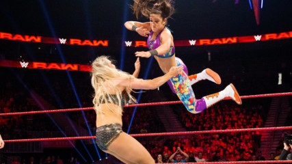 Charlotte Flair vs. Bayley: Raw, Feb. 13, 2017 (Full Match)