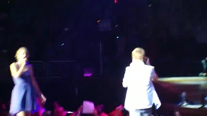 Taylor Swift & Justin Bieber - Baby ( На живо )