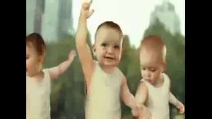 Майкъл Джексън - бебета танцуват на негова песен