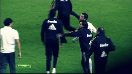 Роналдо показва неприличен жест към халфа на Атлетик