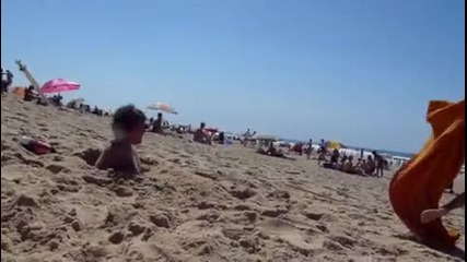 Пич плаши хлапе на морето