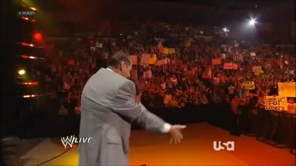 Vince Mcmahon унищожава скутерът на John Laurinaitis