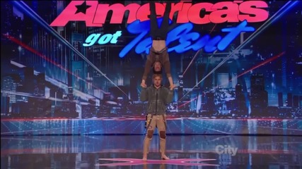 Америка Търси Талант 2013 ! Тези Акробати изумиха журито и ще ви оставят без думи !