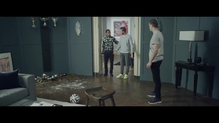 Гарет Бейл, Дейвид Бекъм, Лукас Моура и Зинедин зидан играят домашен футбол - Реклама на Адидас