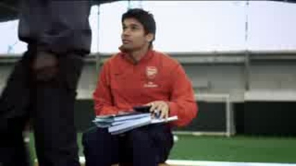 Arsenal stars donate match fee to teenage charity trust