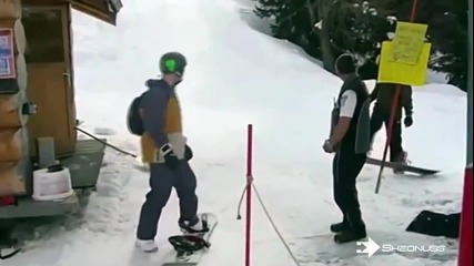 Смях! Упорит сноубордист!