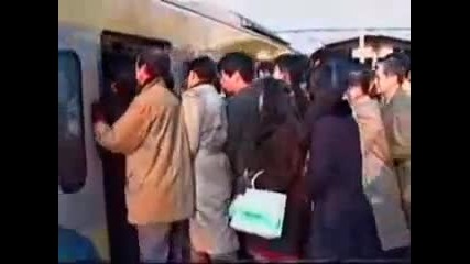 Ккаво се случва във японското метро?